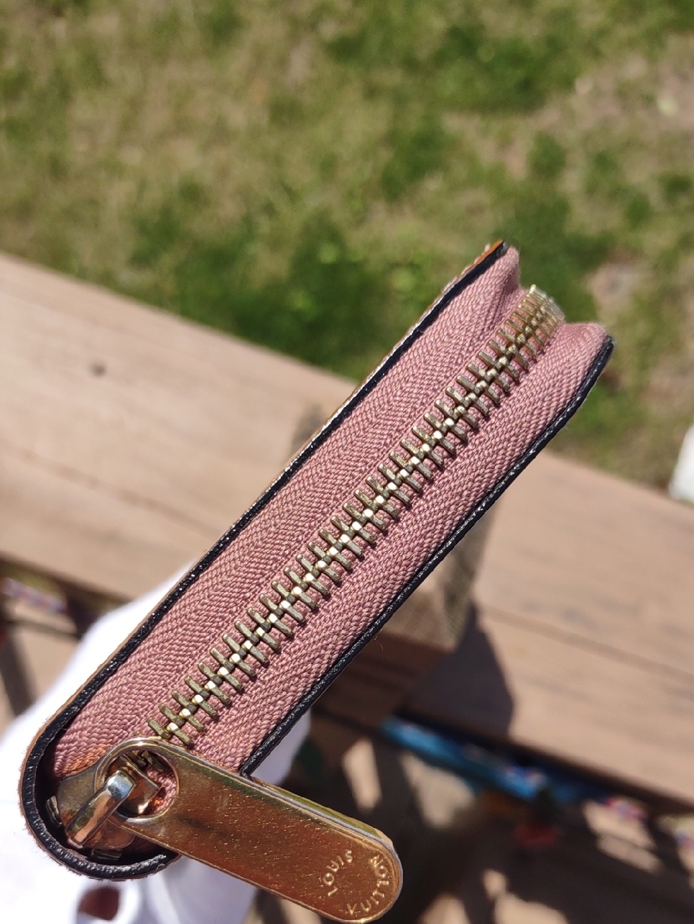 Louis Vuitton Vernis Zip-Around Wallet in Butterscotch Gloss Color. - Picture 6 of 16